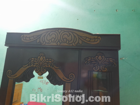 ড্রেসিং টেবিল